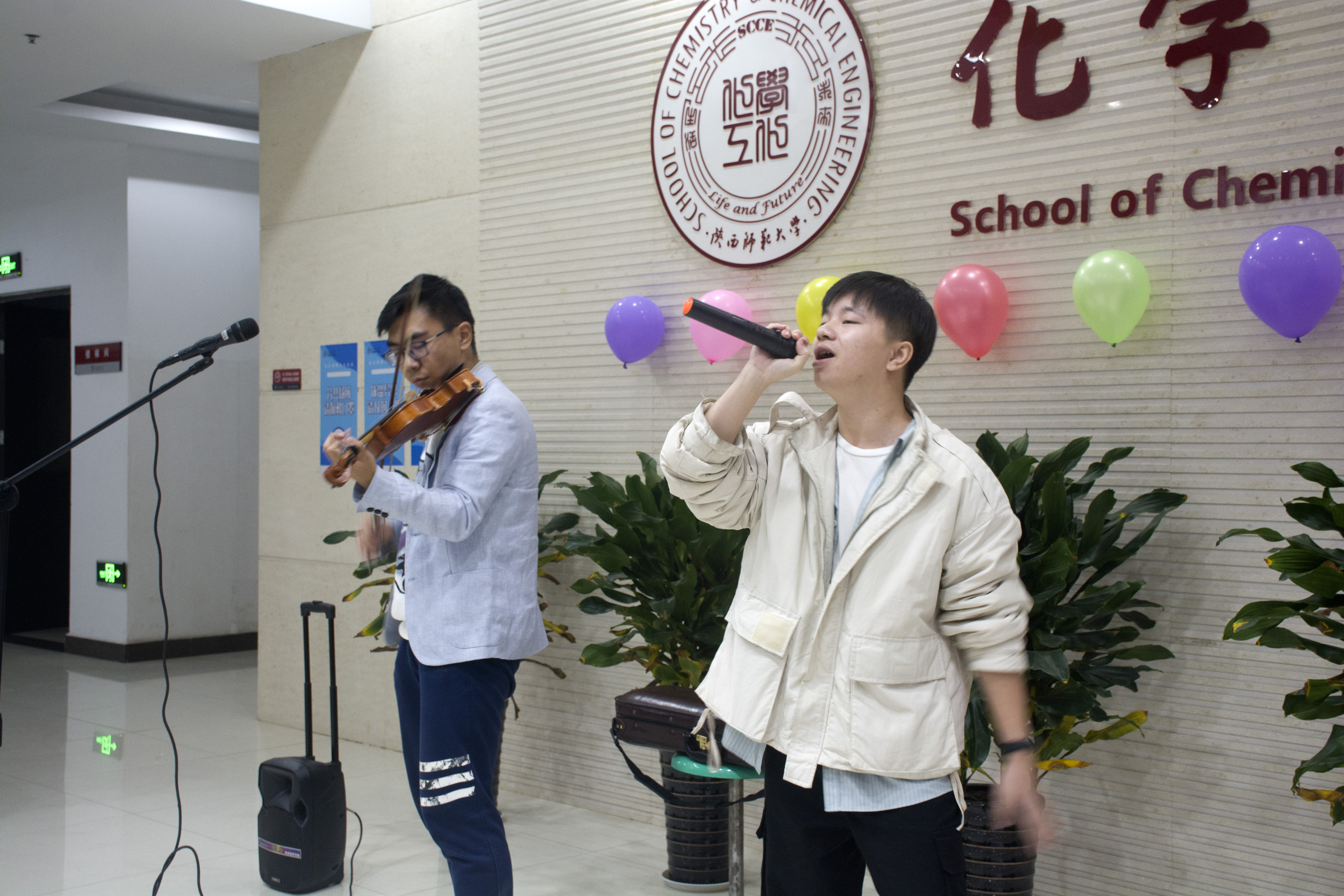 唱歌加小提琴.jpg 唱歌加小提琴.jpg